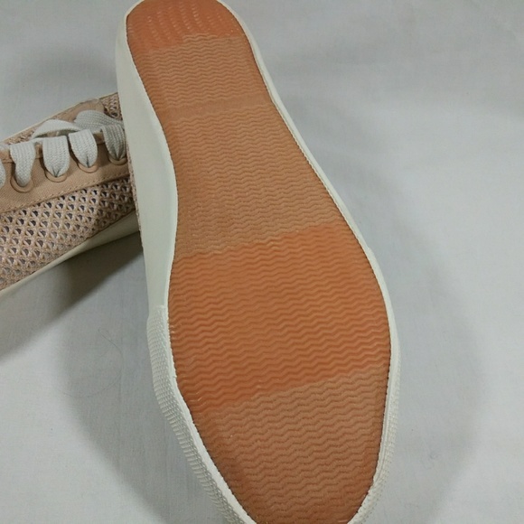 Women tan canvas with eyelid sneakers - Picture 8 of 8